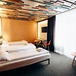 Hotel ліонсгейт клаб 3*