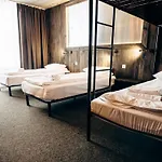 Ліонсгейт Клаб 호텔 부코벨
