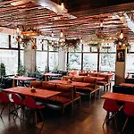Hotel Ліонсгейт Клаб 3*