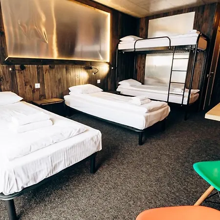 ліонсгейт клаб Hotel 3*