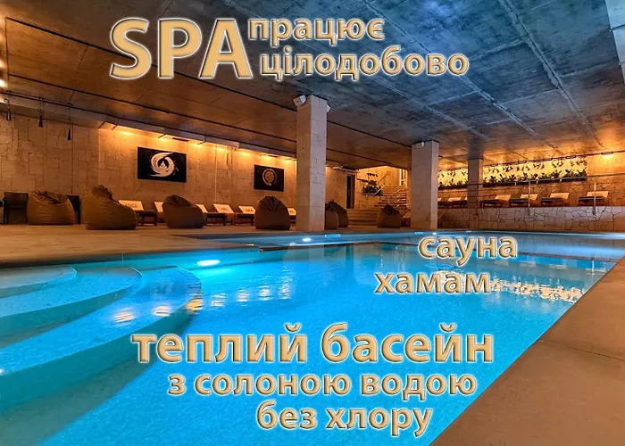 Ліонсгейт Клаб ホテル バコヴェル